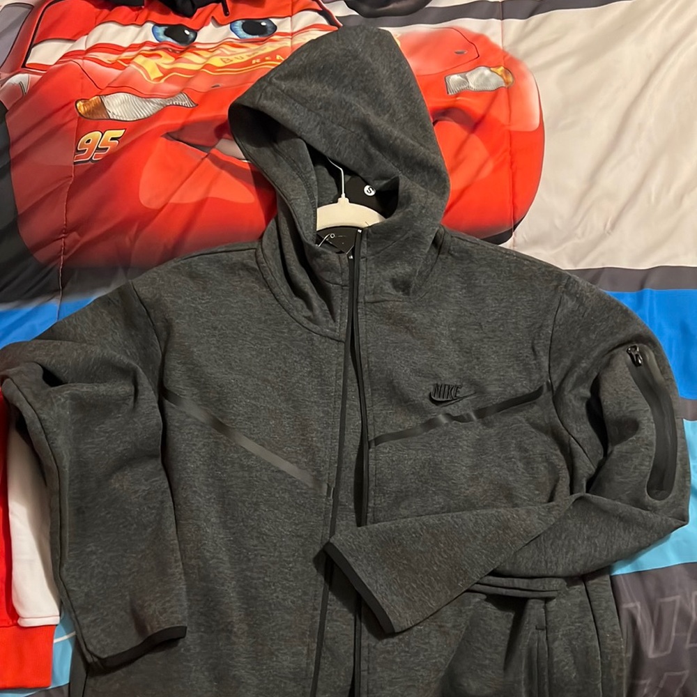 Nike tech sweatsuit— size small— selling the jacket and pants for one price